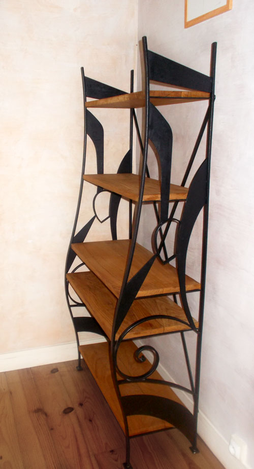 étagère en fer forgé et bois
