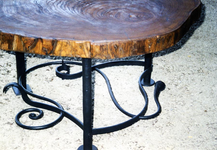 table basse rustique fer forgé et bois