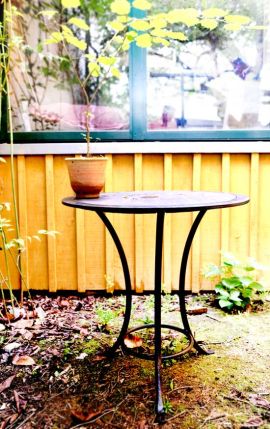 table en fer forgé avec plateau en ardoise