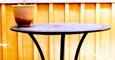 table d'extérieur en fer forgé artisanale